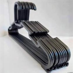 Kit 100 Cabides Pretos Plástico